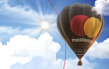 Câştigătorul promoţiei „În al şaptelea cer împreună cu Mastercard şi FinComBank” Câştigătorul promoţiei „În al şaptelea cer împreună cu Mastercard şi FinComBank”